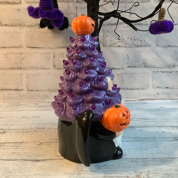 Hexagram Vampire Halloween Gnome - Picture 5 of 8